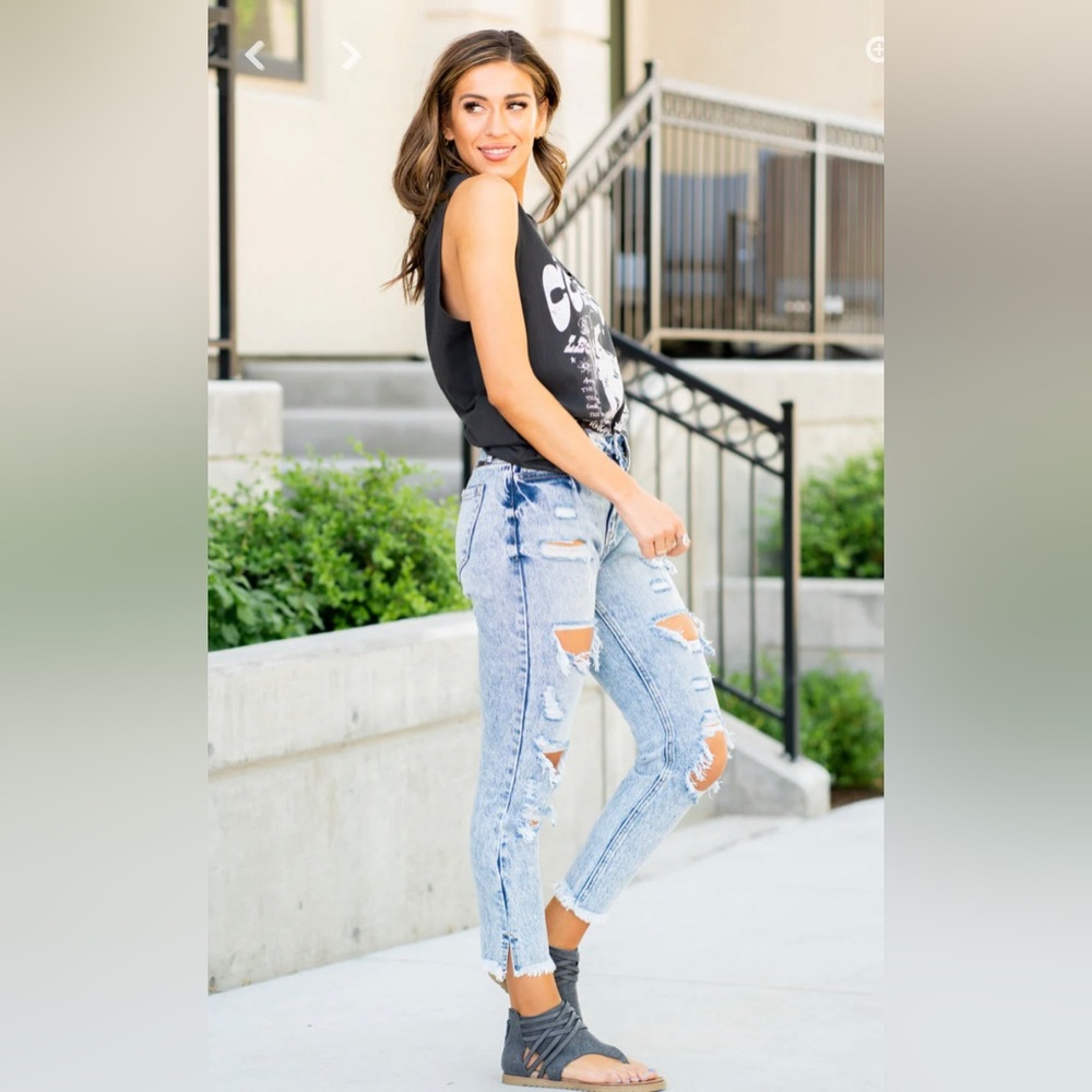 Amy KanCan distressed jeans. Acid wash.